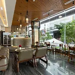 J&B Hotel & Apartment