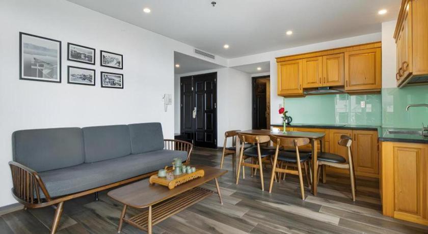 J&b & Khách sạn Đà Nẵng