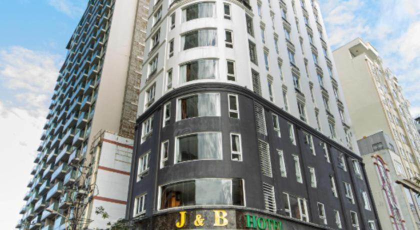 J&b & 4*